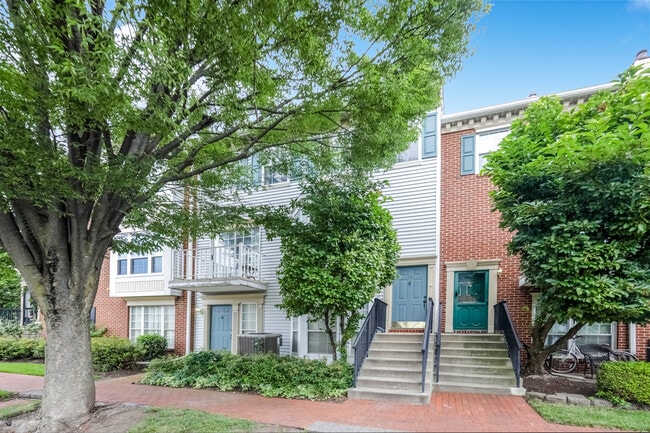 Primary Photo - 22 Walnut St