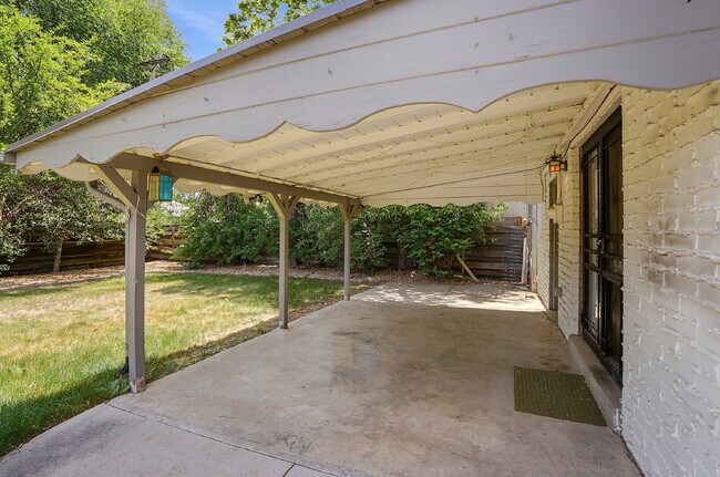 Building Photo - $2,740.95, 4 Beds - 3 Bath, Single Family Home in Denver with Washer and Dryer!