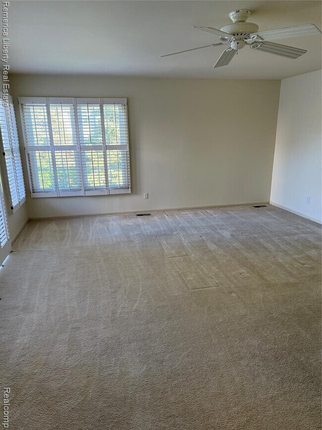 Building Photo - 39484 Village Run Dr