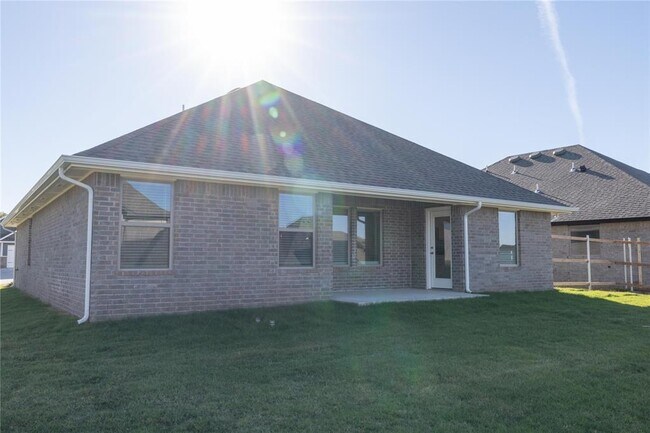 Building Photo - 1013 SE 30th St