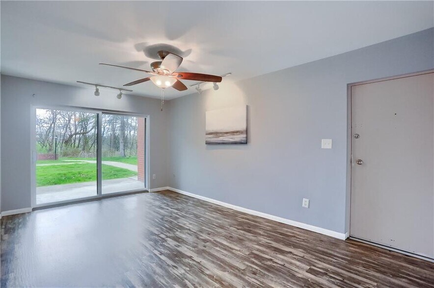 Building Photo - 1200 College Park Dr