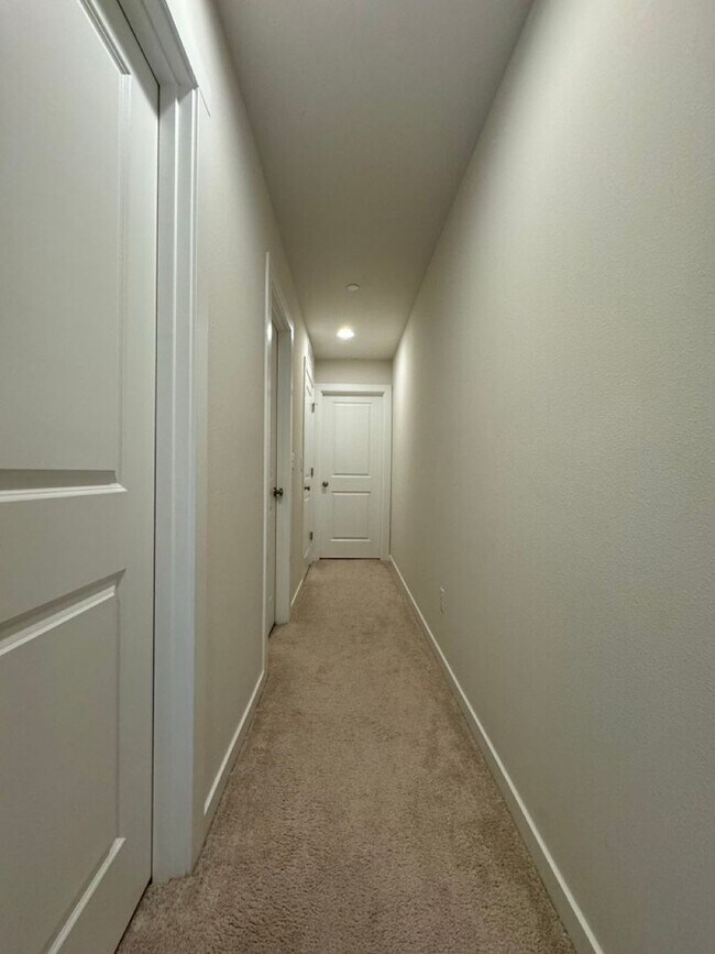 Building Photo - Modern Lynnwood 2BD/2.5BTH Townhome for Lease! Small Pet Friendly!