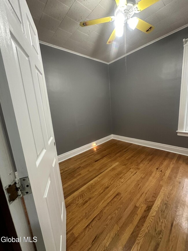 Building Photo - 224 5th Ave