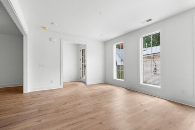 Building Photo - 1814 Stewart Pl