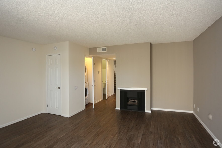 The Artisan Residences at Bella Terra 15555 Huntington Village Ln