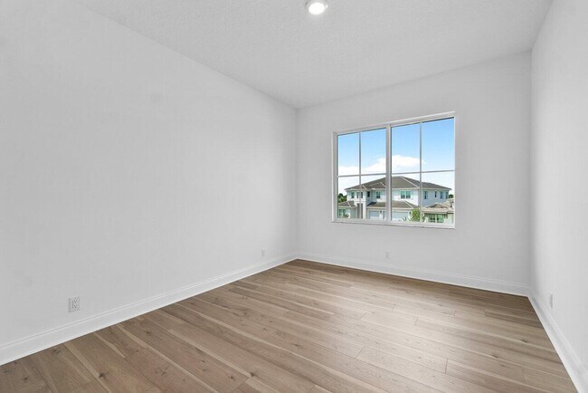 Building Photo - 12289 Waterstone Cir