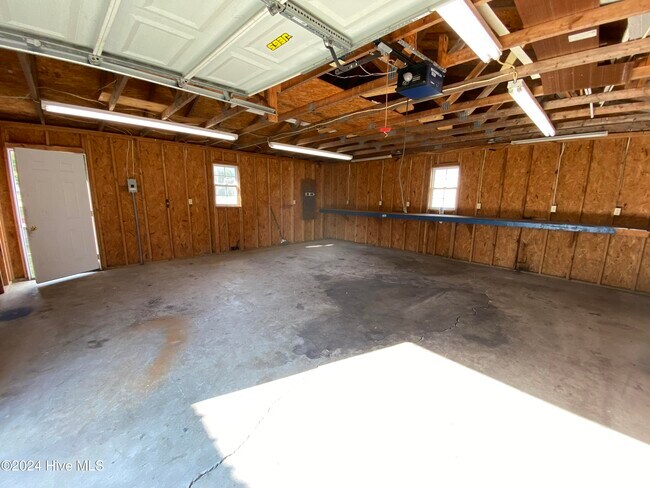 Building Photo - 412 Haw Branch Rd