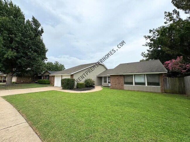 Building Photo - 2228 S Whitbourne Pl