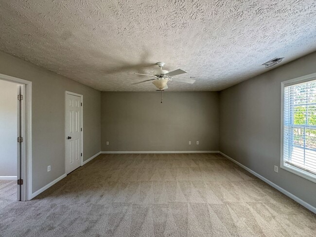 Building Photo - Spacious 4 Bed 2.5 Bath Home in Carolina Lakes