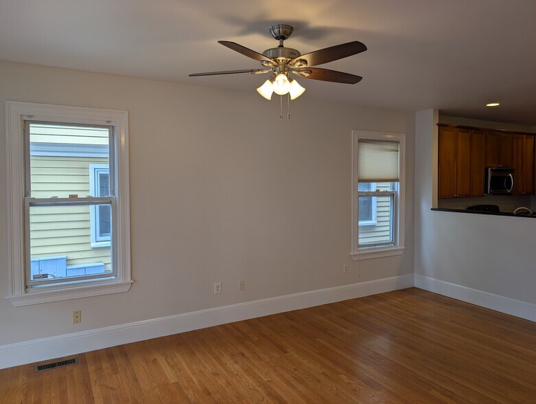 Building Photo - 40 Prince St