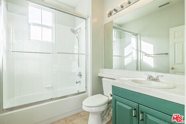 Building Photo - 23810 Bayview Ct