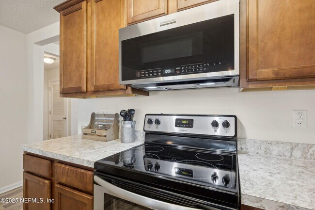Building Photo - 3356 Canyon Falls Dr