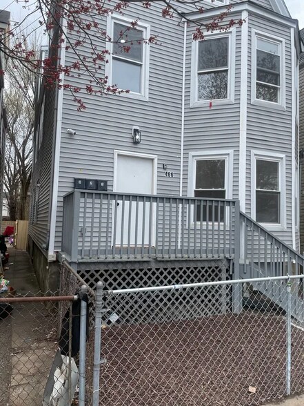 Building Photo - 466 Avon Ave