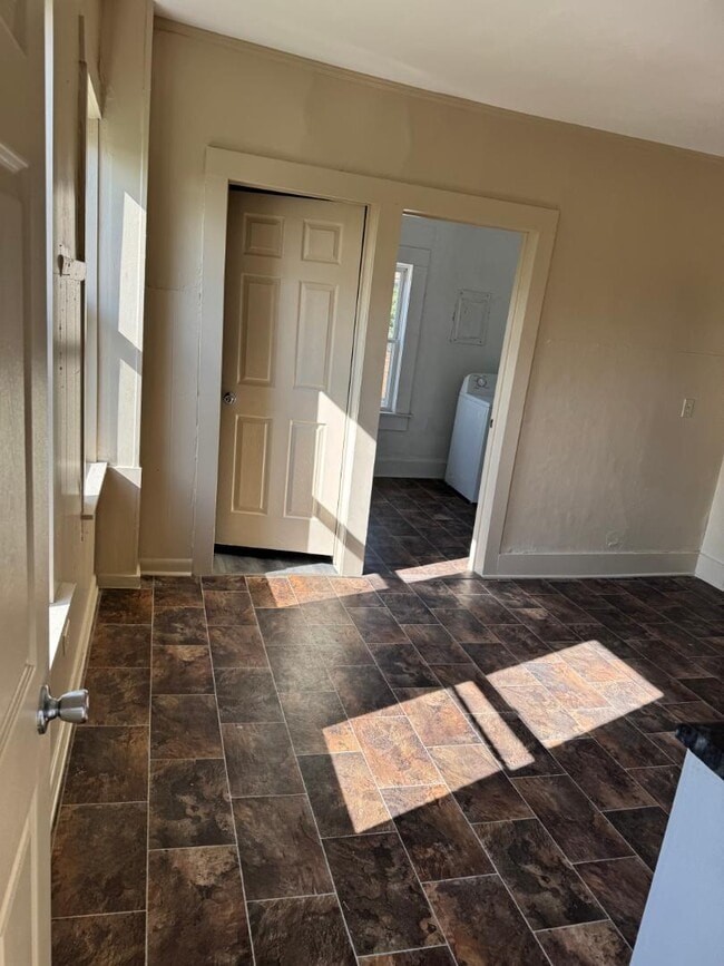 Building Photo - 1023 Pearl St