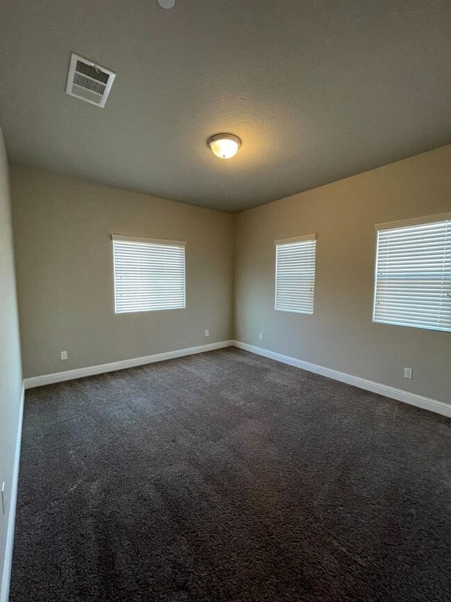 Building Photo - Modern Living Meets Clovis Charm!