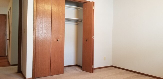 Building Photo - HALF OFF FIRST MONTH'S RENT SPECIAL! 2 Bedroom 1 Bath Condo