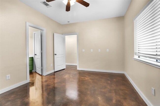 Building Photo - 3129 Molly Dr