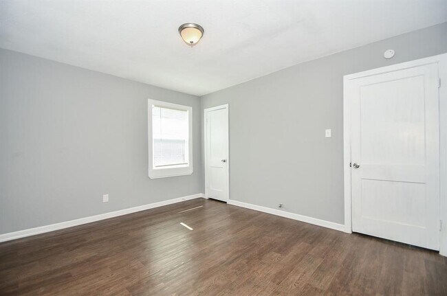 Building Photo - 7334 Mountbatten Rd