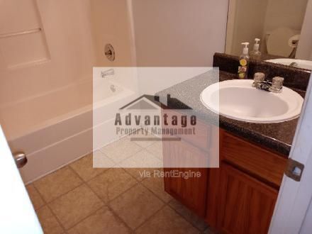 Building Photo - 636 Rayella Dr