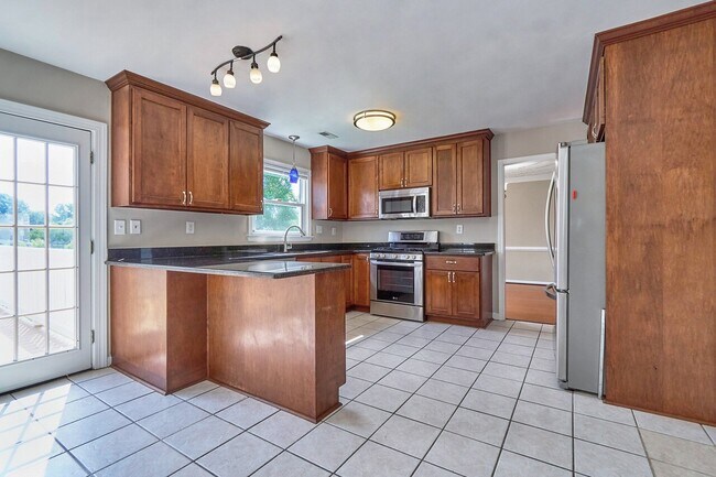 Building Photo - 1608 Brompton Court