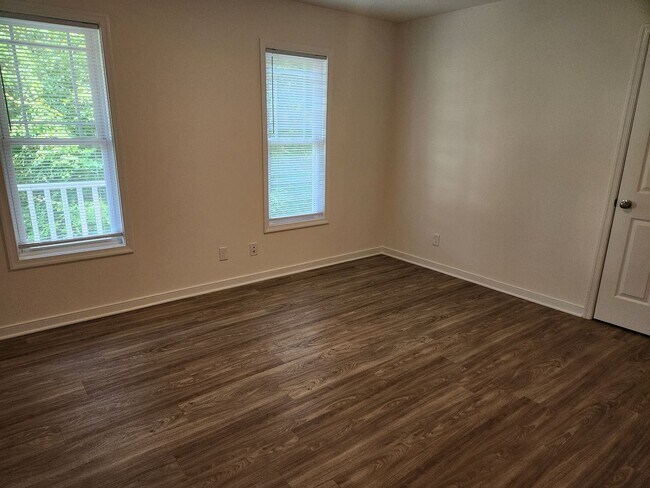 Building Photo - Blackstone- 4 Bed 2 Bath Cape Style Home