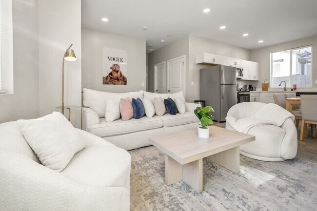 Building Photo - 6606 W Paradise Ln