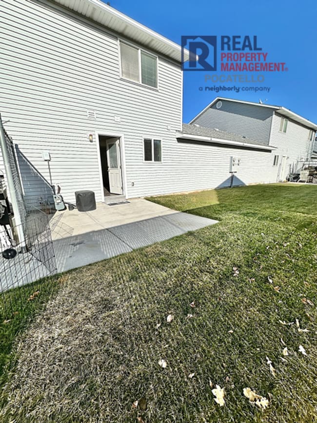 Building Photo - 1596 Dustin Cir