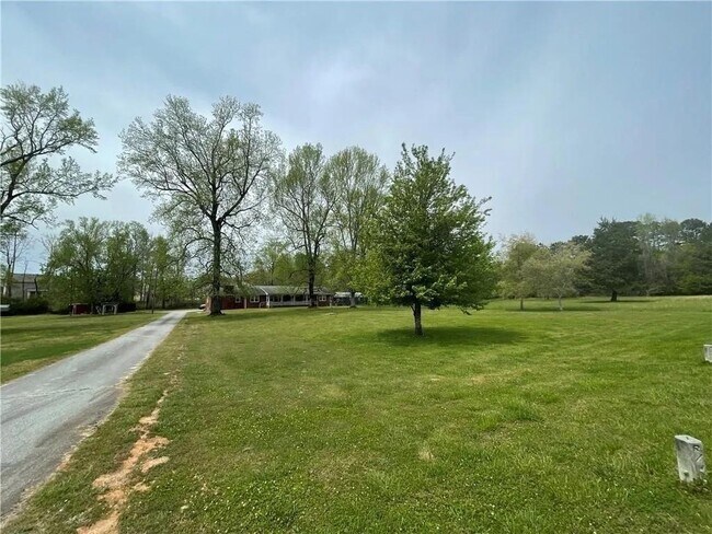 Building Photo - 3633 Loganville Hwy SW