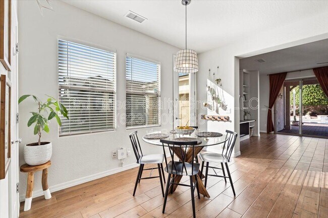 Building Photo - 21072 W Maiden Ln