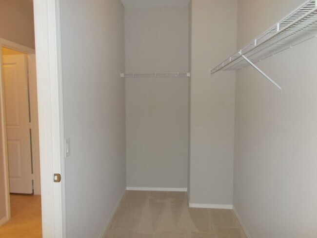 Building Photo - Spacious 3-Bed, 2-Bath Home in Prime Las Vegas Location