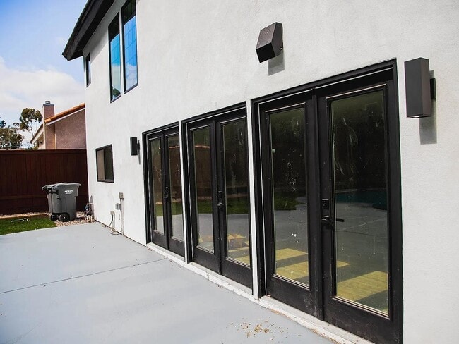 Building Photo - 1364 Pillsbury Ln