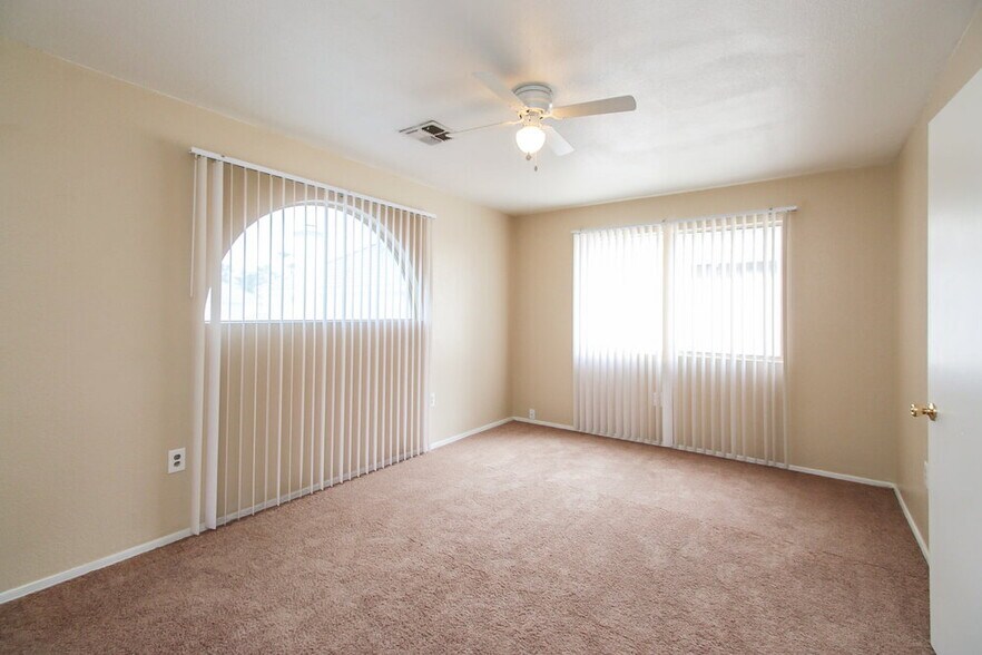 Building Photo - 1158 N Florence Dr