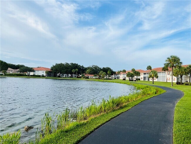 Building Photo - 613 Squire Cir