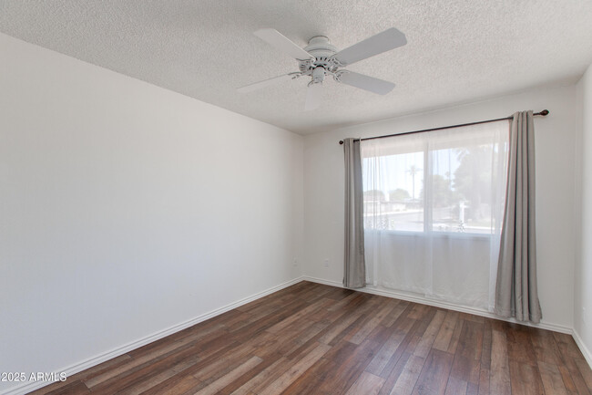 Building Photo - 1119 E Balboa Dr