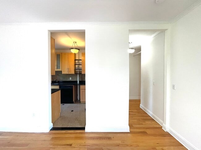 Building Photo - 2677 John F. Kennedy Blvd