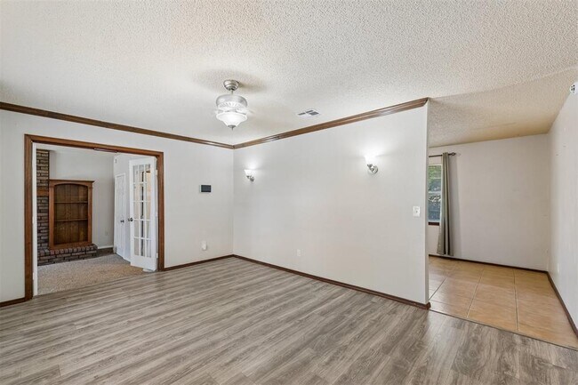 Building Photo - 3401 E Noble Dr