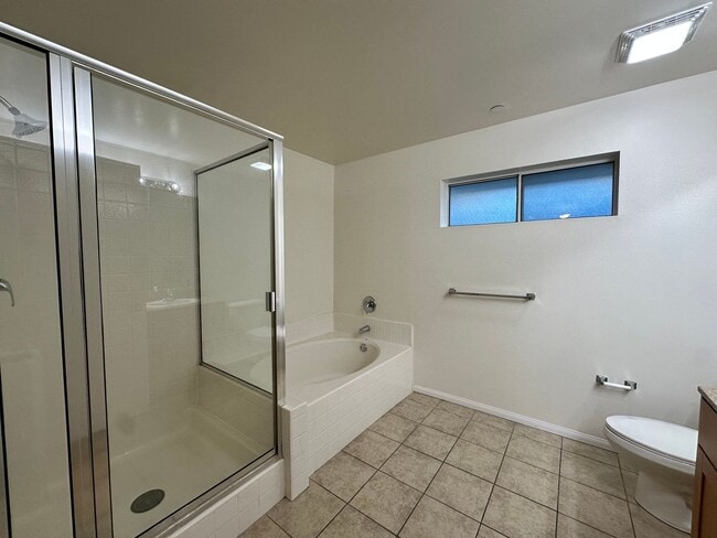 Building Photo - Immediate Move In: Spacious 3bed2bath condo Adjacent to Warner Center/Woodland Hills! Minutes to ...