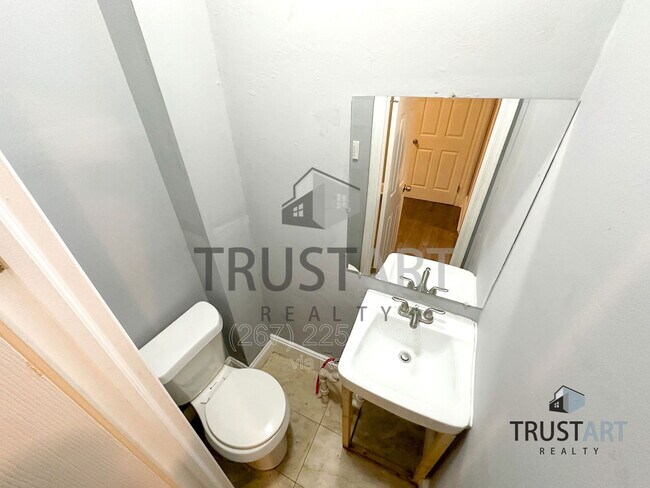 Building Photo - 330 N 53rd St