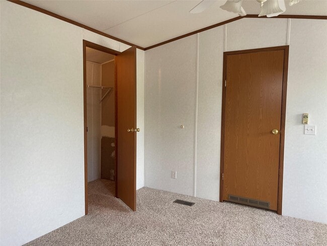 Building Photo - 605 Rd 5816