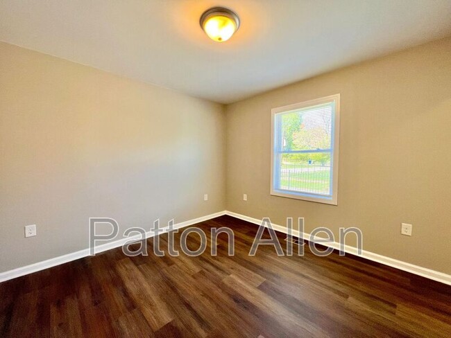 Building Photo - 1754 Meadowbrook Terrace