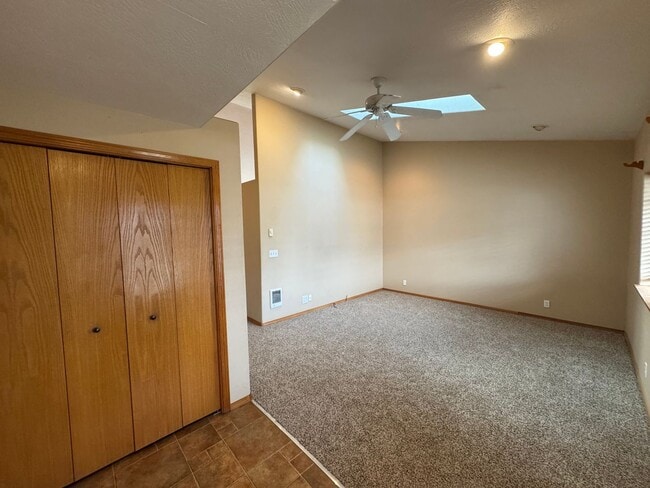 Building Photo - 3 Bedroom 2 Bath House in Bethel-Danebo