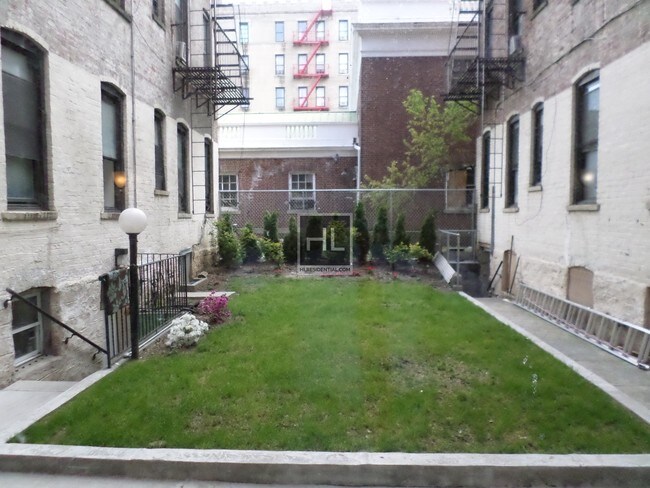Building Photo - 163-24-163-89 89th Ave