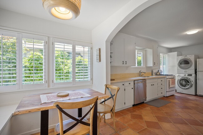 Building Photo - 80 Dominga Ave