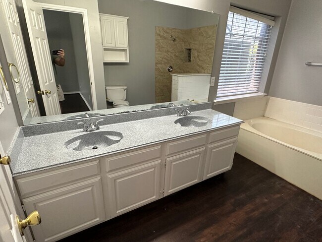 Building Photo - PERFECT HOME IN PRESTON OAKS!