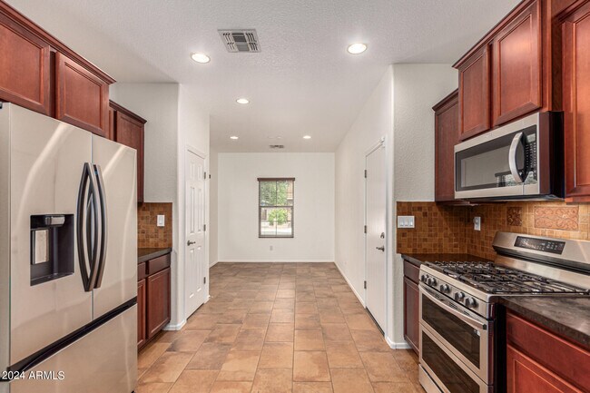 Building Photo - 10847 W Avenida Del Rey