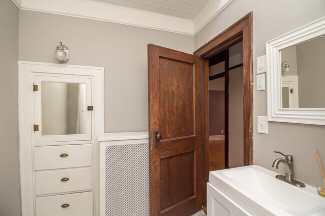 Building Photo - 71 N Williams St