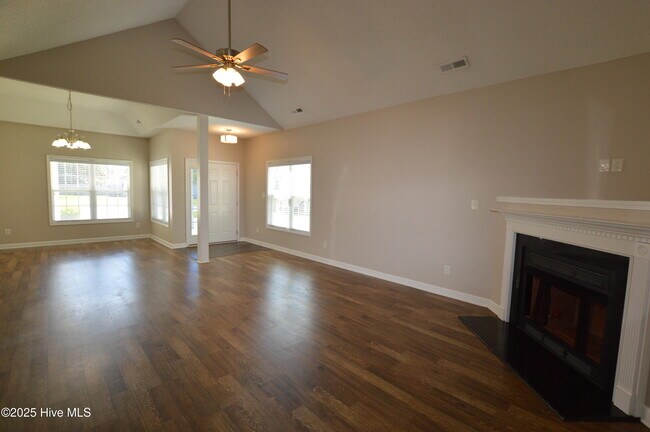 Building Photo - 24 Jasmine Ln