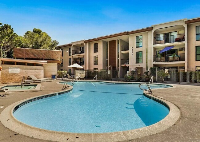 Building Photo - Beautiful 2 bedroom, 2 full bath condo in San Carlos Greens. Move in Special $500.00 off first mo...