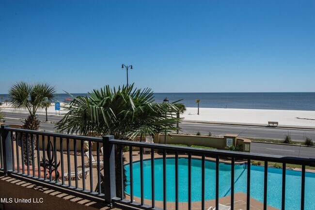 Building Photo - 1200 Beach Dr