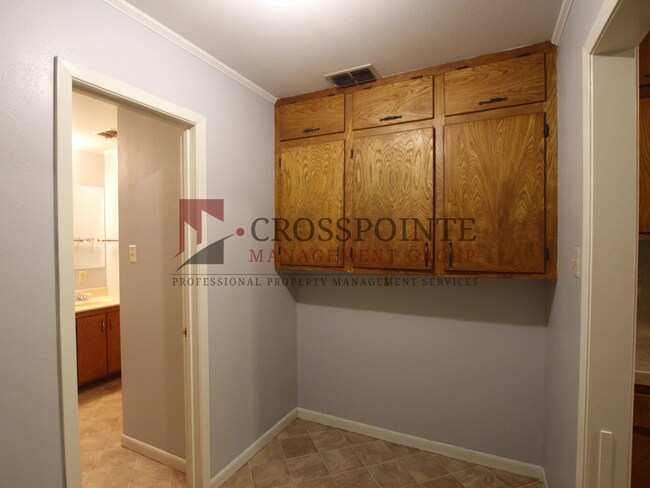 Building Photo - Beautiful 3 bedroom 2 bath home in Flint! Lease Take Over!